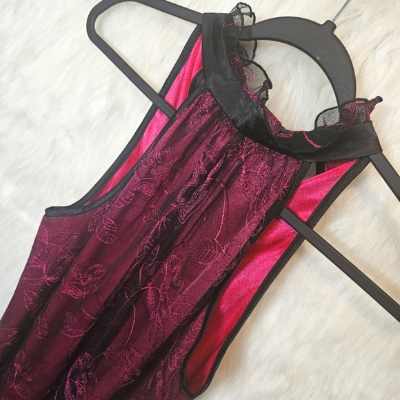 Le Chateau Knit Lace Overlay and Bow Halter Top - Picture 4 of 4